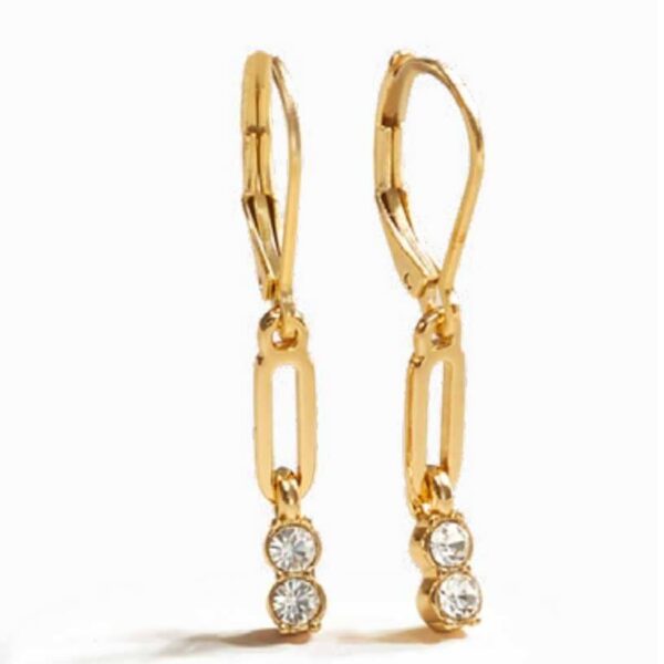 Aretes Dara cortos. Yanbal